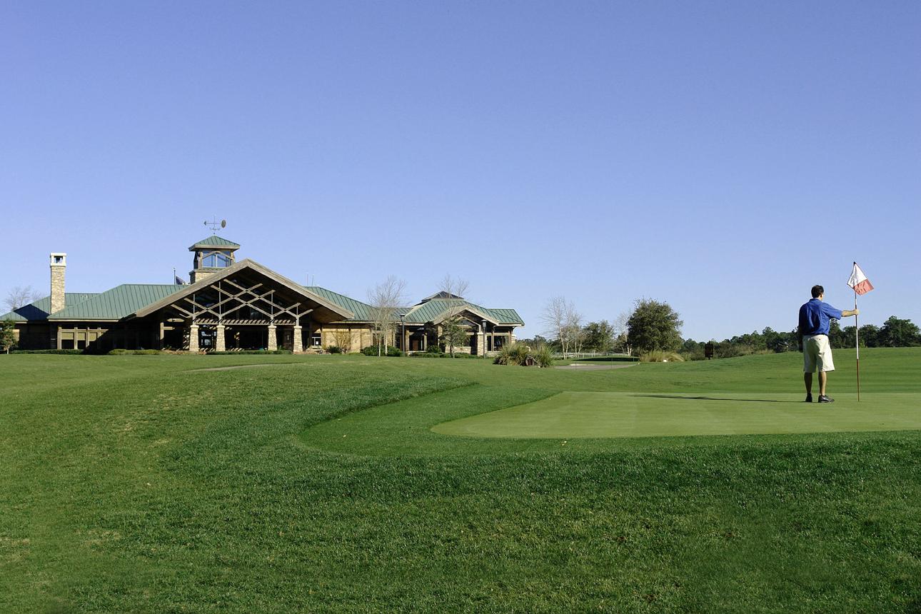 Shorthorn Golf clubhouse and green